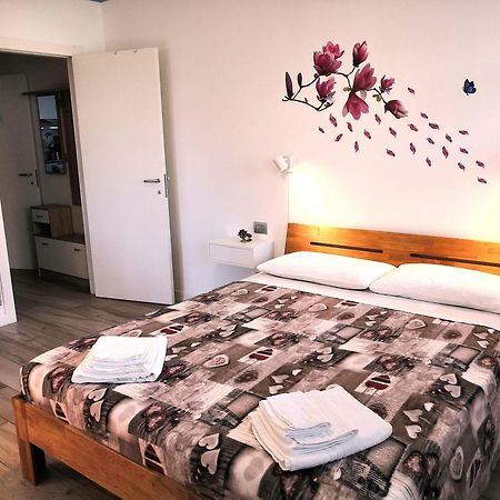Butterfly Apt In Suna With Garage Verbania Kültér fotó