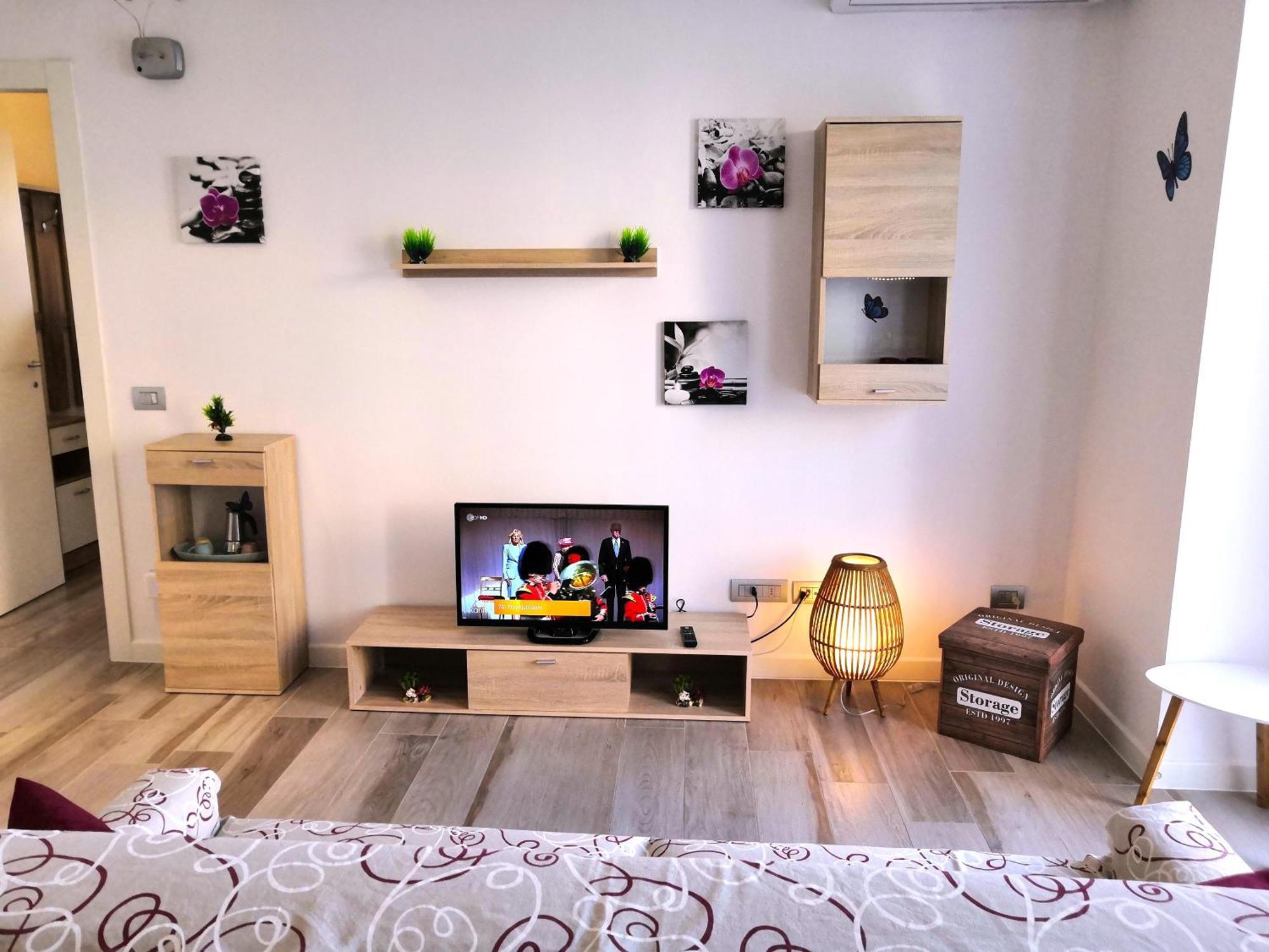 Butterfly Apt In Suna With Garage Verbania Kültér fotó
